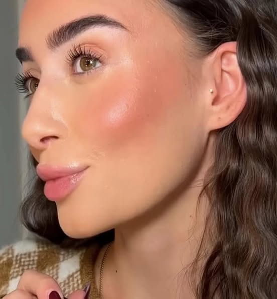 Glow-y Powder Pixi x Hello kitty
